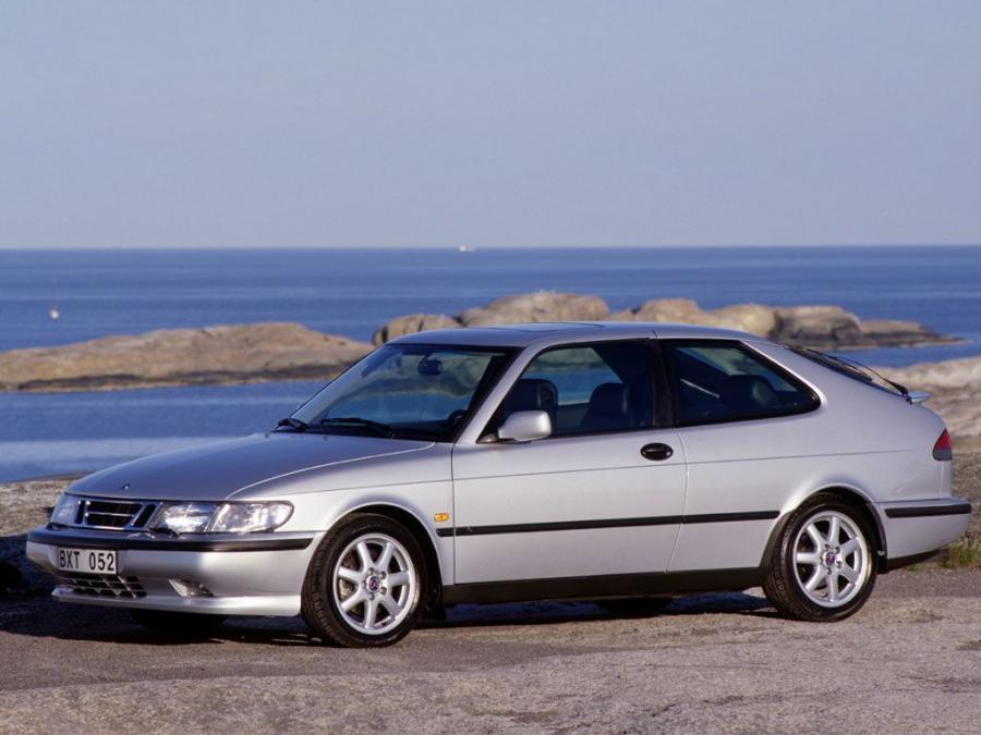  Saab 900 SE Talladega Coupe 1997 года  (фото 4 из 10)